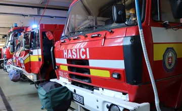 Hasiči bojovali s ničivým požiarom rodinného domu v Banskobystrickom kraji, manželský pár prišiel o celý majetok