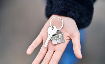 Rodiny z Veľkého Krtíša môžu prísť o byty kvôli dlhom bývalého majiteľa, pochopenie nenašli ani na súde