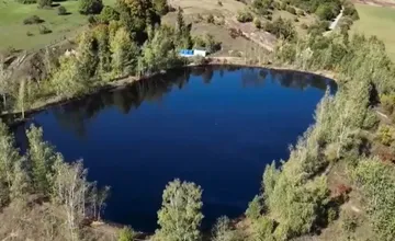 Z bývalého závodu na Horehroní denne vyvážajú tisíce litrov kontaminovanej vody, hrádza sa môže pretrhnúť