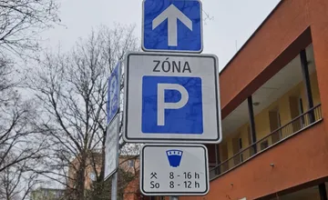 Lučenec schválil novú parkovaciu politiku, vodičov čaká prechodné obdobie, pozrite si nový cenník