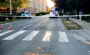 V Lučenci zmietlo auto chodkyňu prechádzajúcu cez zebru, vrtuľník ju previezol do nemocnice s ťažkými zraneniami