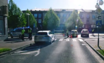 Vo Zvolene došlo k nehode, 56-ročnú ženu zrazilo na priechode auto, je vo vážnom stave