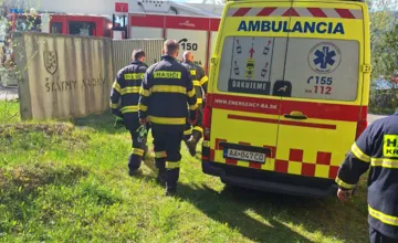FOTO: V Kremnici spadla do studne žena, uzimenej a zúfalej von jej pomohli hasiči