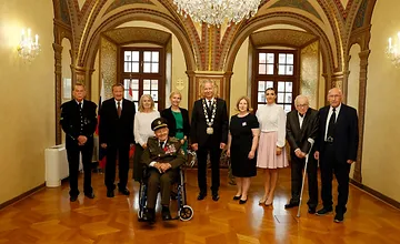 Bystrica vzdala hold výnimočným ľuďom. Ocenili folkloristov, lekára, architekta aj veterána Vladimíra Strmeňa
