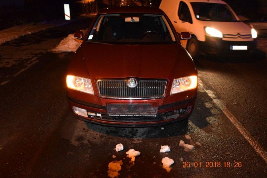 Policajná naháňačka v Lučenci, 38-ročný muž bez vodičského preukazu zastavil až po streľbe na auto, foto 1