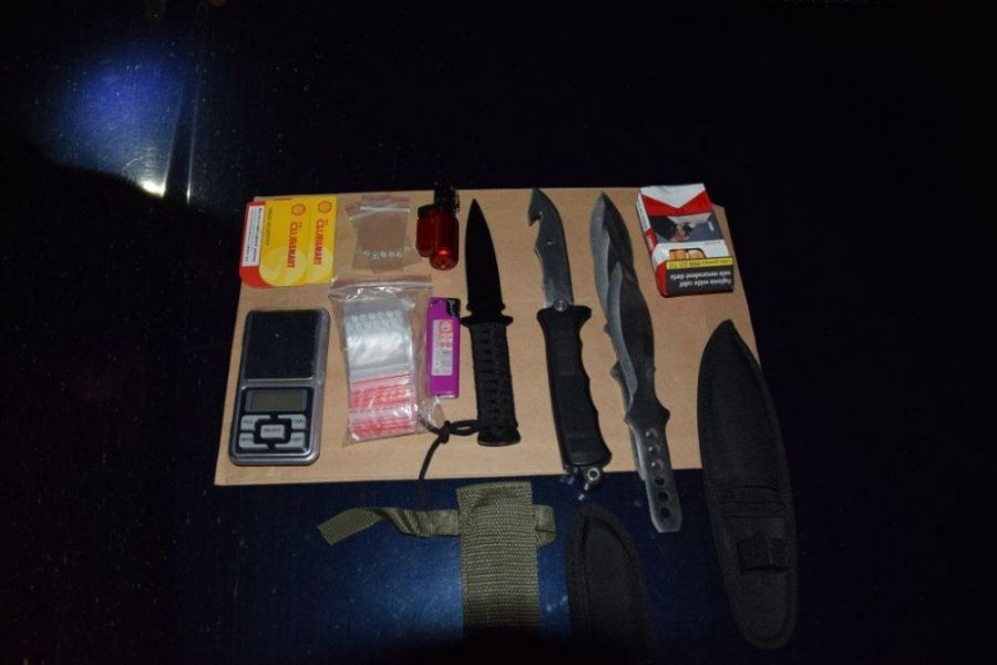 Policajná naháňačka v Lučenci, 38-ročný muž bez vodičského preukazu zastavil až po streľbe na auto, foto 3