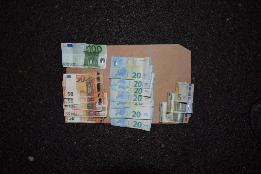 Policajná naháňačka v Lučenci, 38-ročný muž bez vodičského preukazu zastavil až po streľbe na auto, foto 4