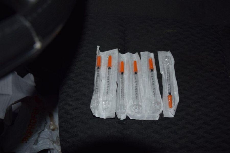 Policajná naháňačka v Lučenci, 38-ročný muž bez vodičského preukazu zastavil až po streľbe na auto, foto 7