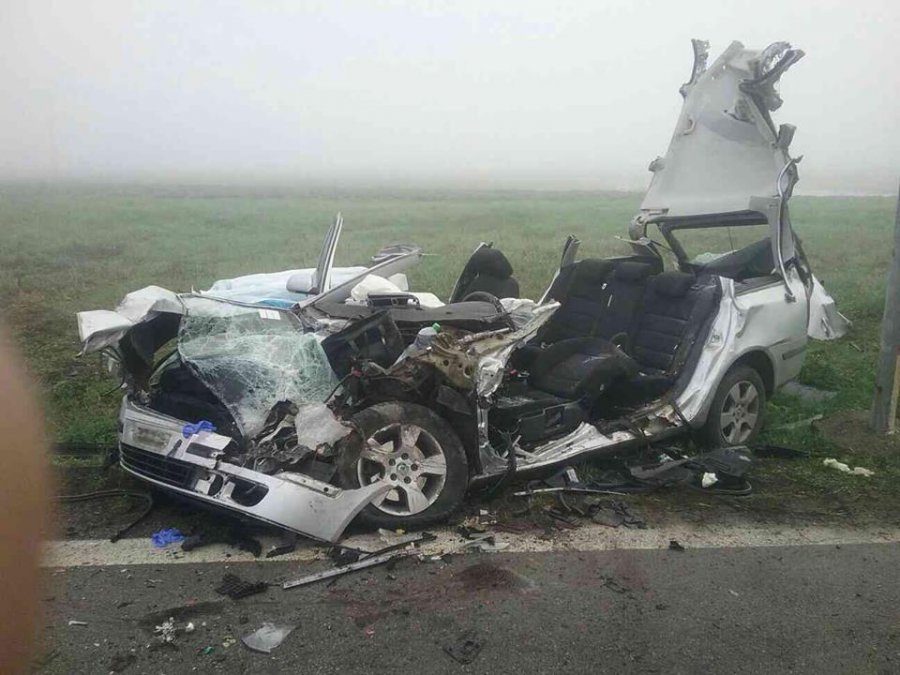 Tragická nehoda! Zrážku auta s vlakom neprežili dvaja mladí ľudia, hlásia aj viacero zranených, foto 1