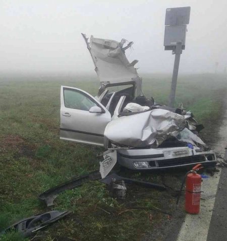 Tragická nehoda! Zrážku auta s vlakom neprežili dvaja mladí ľudia, hlásia aj viacero zranených, foto 3