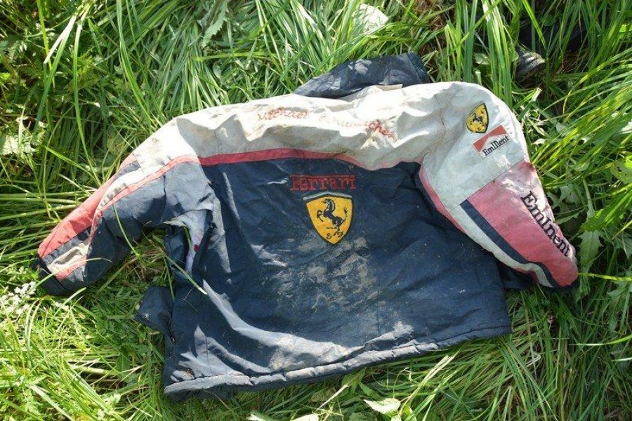 Našli telo neznámeho muža, ktorý mal oblečenú túto bundu, ak poznáte jej majiteľa volajte políciu, foto 2