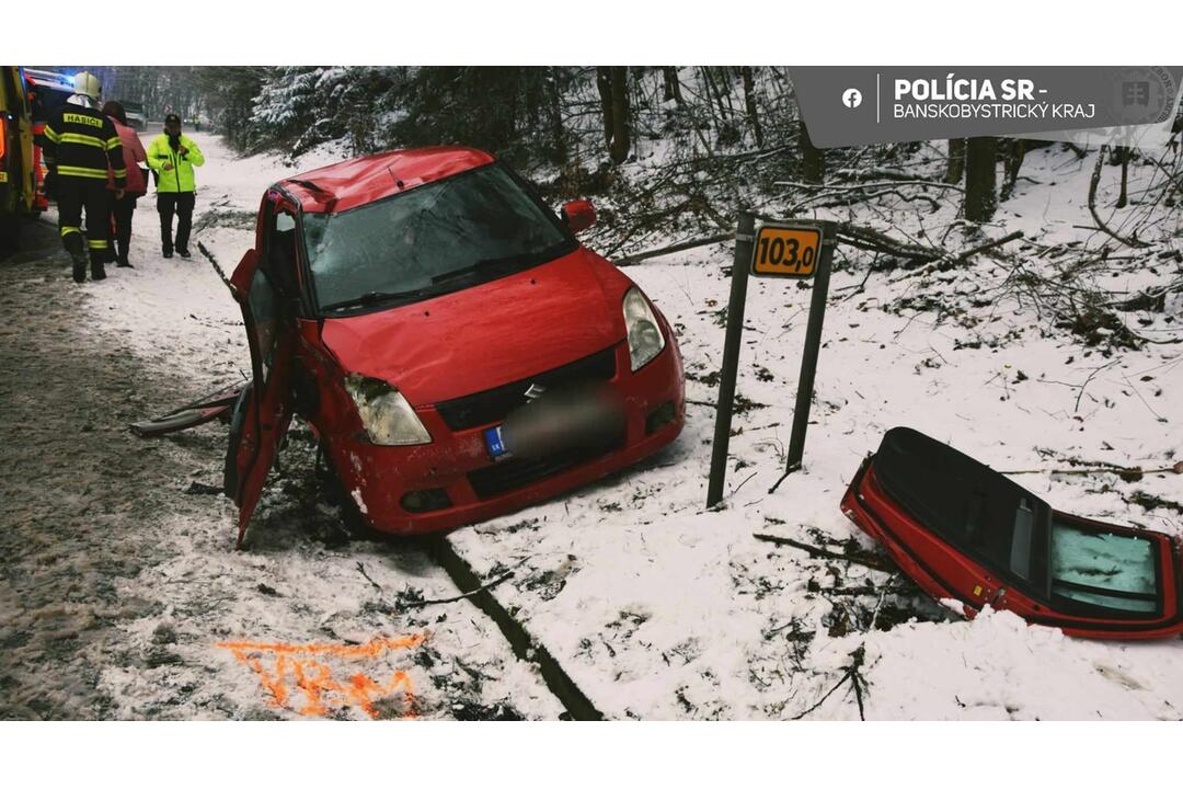 FOTO: Na ceste z Brezna do Banskej Bystrice skončila vodička v priekope, foto 1