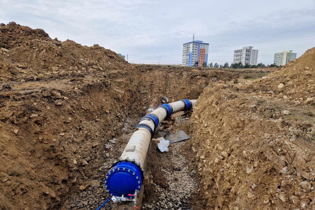FOTO: V Žiari nad Hronom pracujú na predĺžení vodovodného potrubia, foto 3