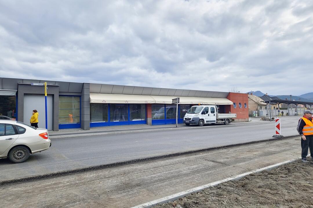 FOTO: Nová čakáreň v Žiari nad Hronom, foto 2