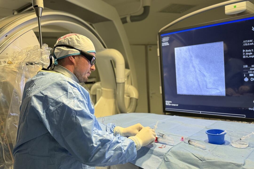 FOTO: Liečba rakoviny pečene prostredníctvom revolučnej miniinvazívnej operácie, foto 2