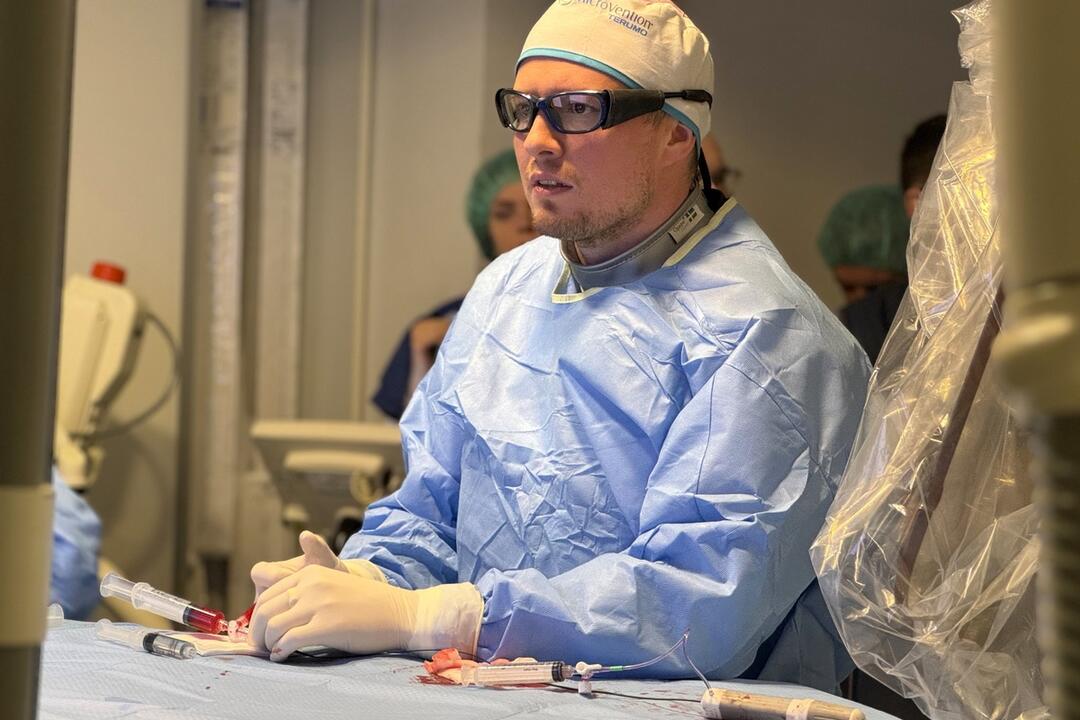 FOTO: Liečba rakoviny pečene prostredníctvom revolučnej miniinvazívnej operácie, foto 3