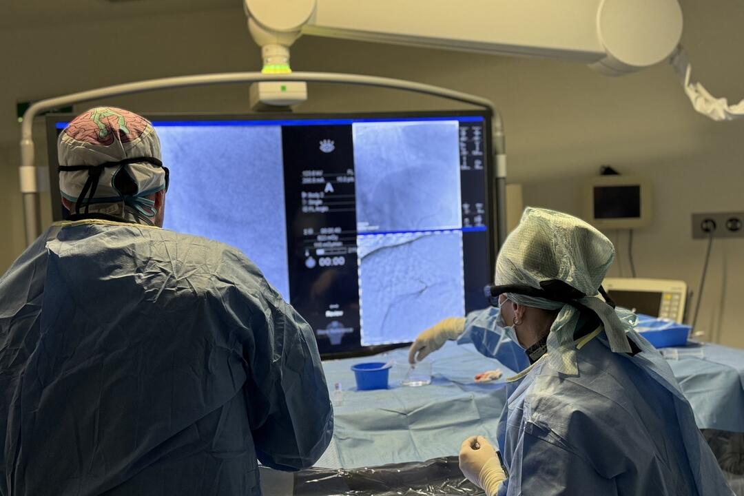 FOTO: Liečba rakoviny pečene prostredníctvom revolučnej miniinvazívnej operácie, foto 6