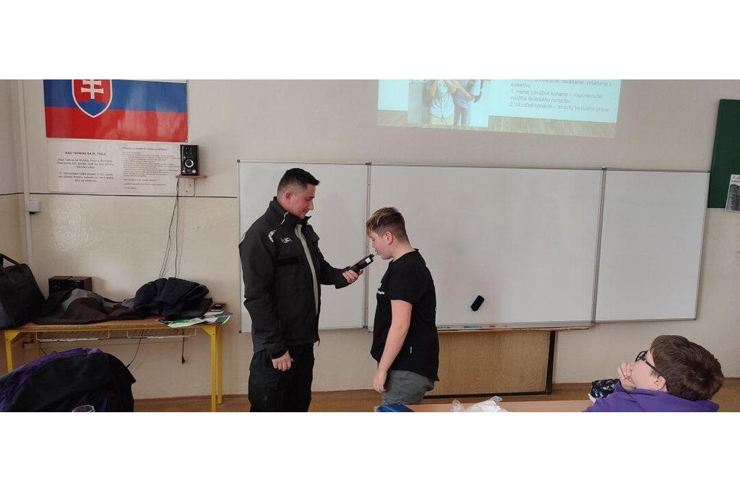 FOTO: Policajti v lučeneckej škole, foto 3