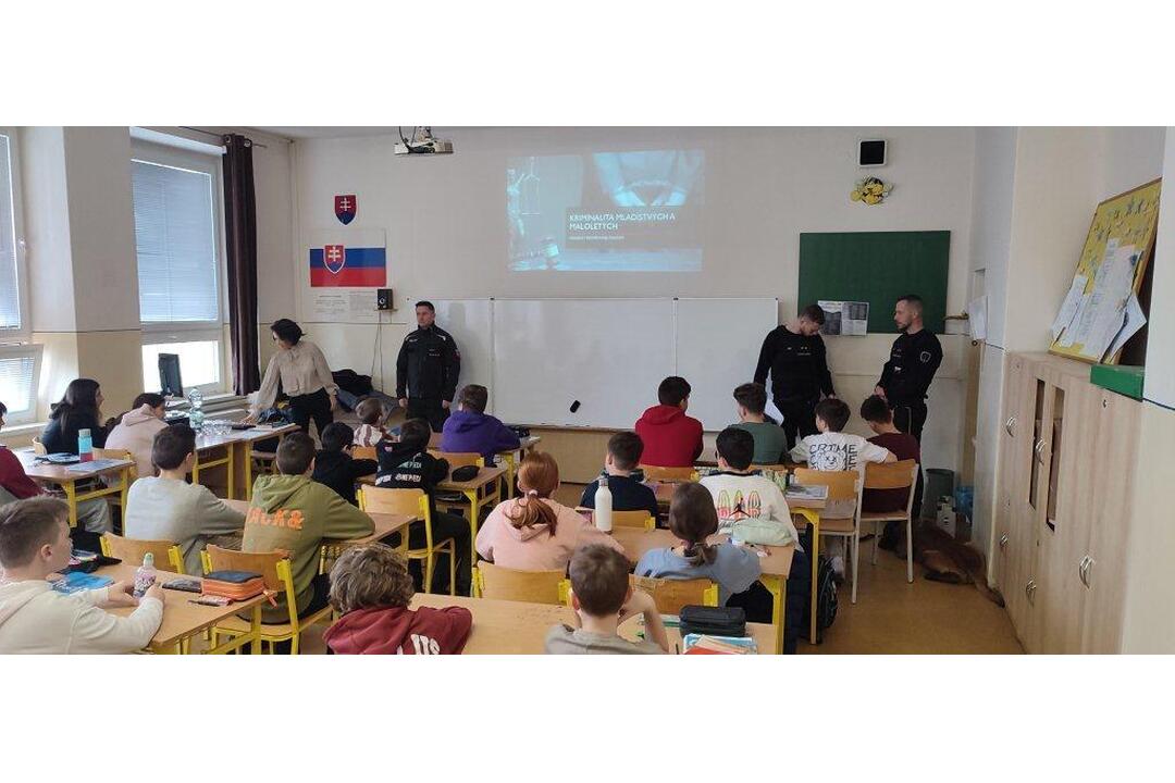 FOTO: Policajti v lučeneckej škole, foto 5