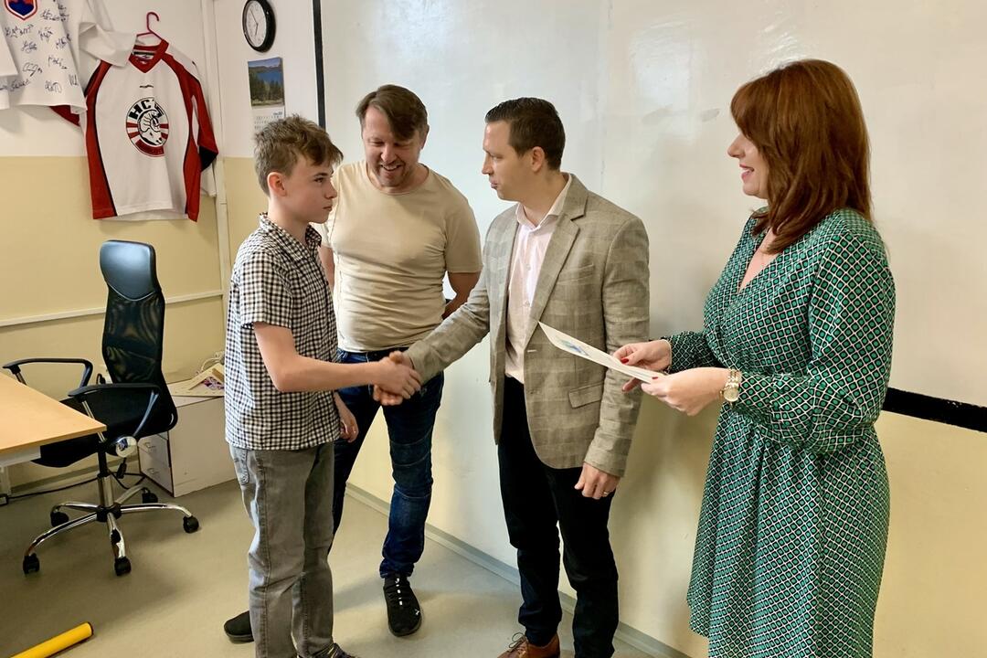 FOTO: Smetiarske autá majú nového maskota, volá sa Supermárius, foto 3