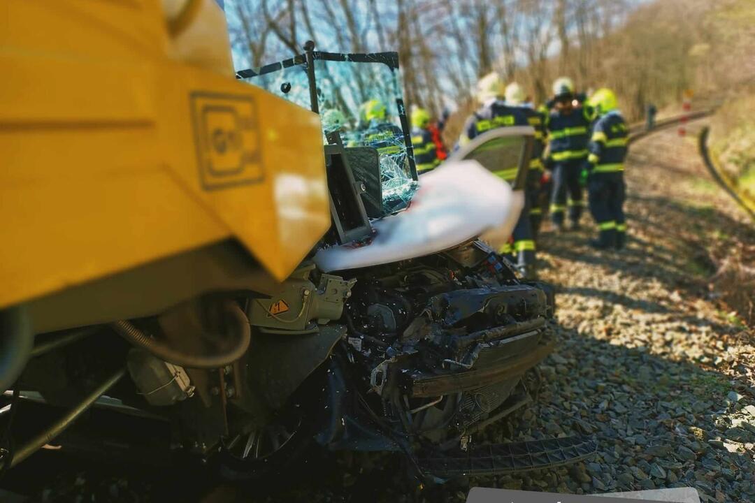 FOTO: Pitelová plakala, stovky ľudí sa lúčili s Jozefom a Janou, foto 3
