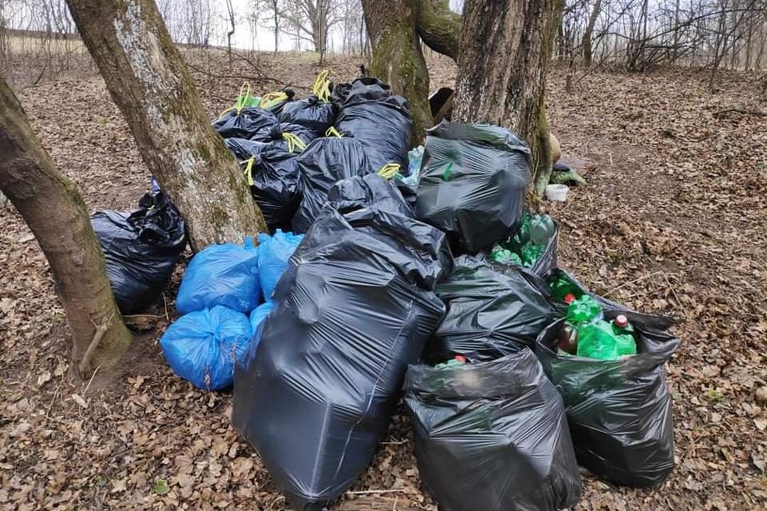 FOTO: Banskú Bystricu čaká jarné upratovanie, foto 1