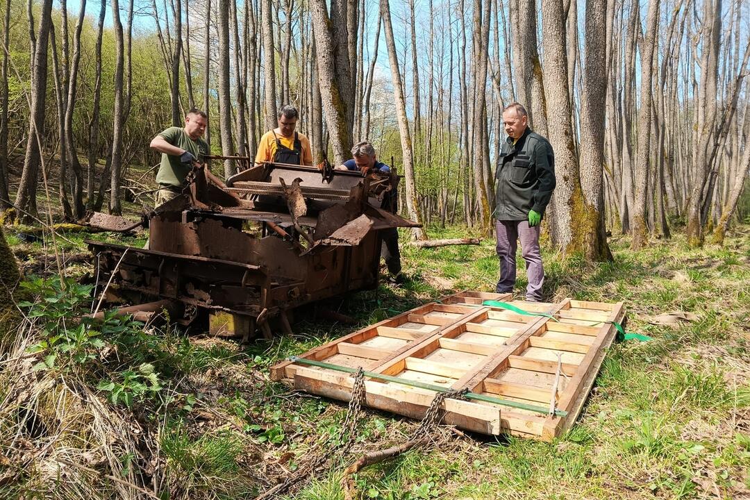 FOTO: Pri zaniknutých obciach na strednom Slovensku našli starú vojenskú techniku, foto 1