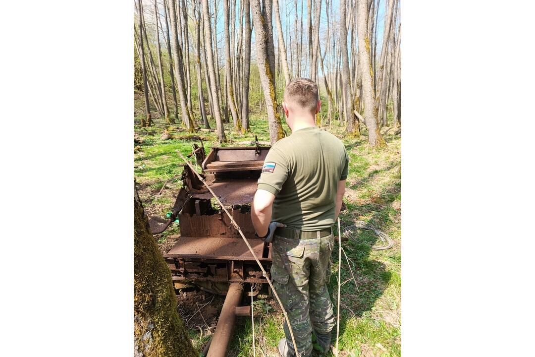 FOTO: Pri zaniknutých obciach na strednom Slovensku našli starú vojenskú techniku, foto 6