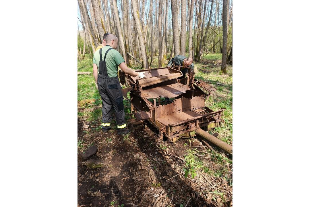 FOTO: Pri zaniknutých obciach na strednom Slovensku našli starú vojenskú techniku, foto 9