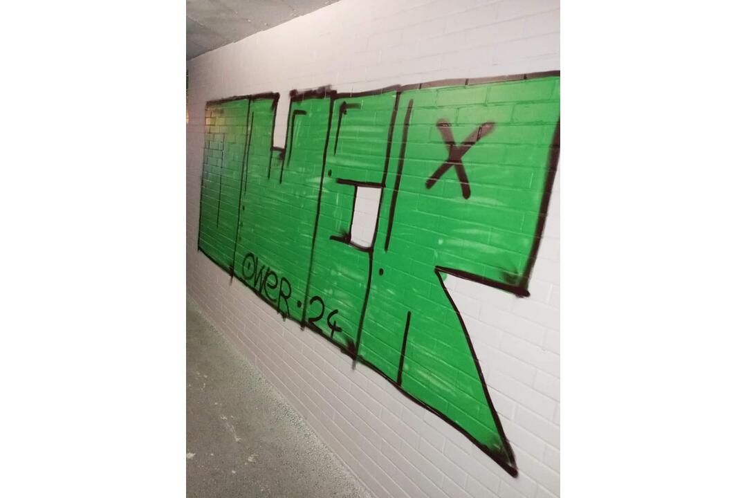 FOTO: Vandali opäť zničili podchod v Banskej Bystrici, foto 2