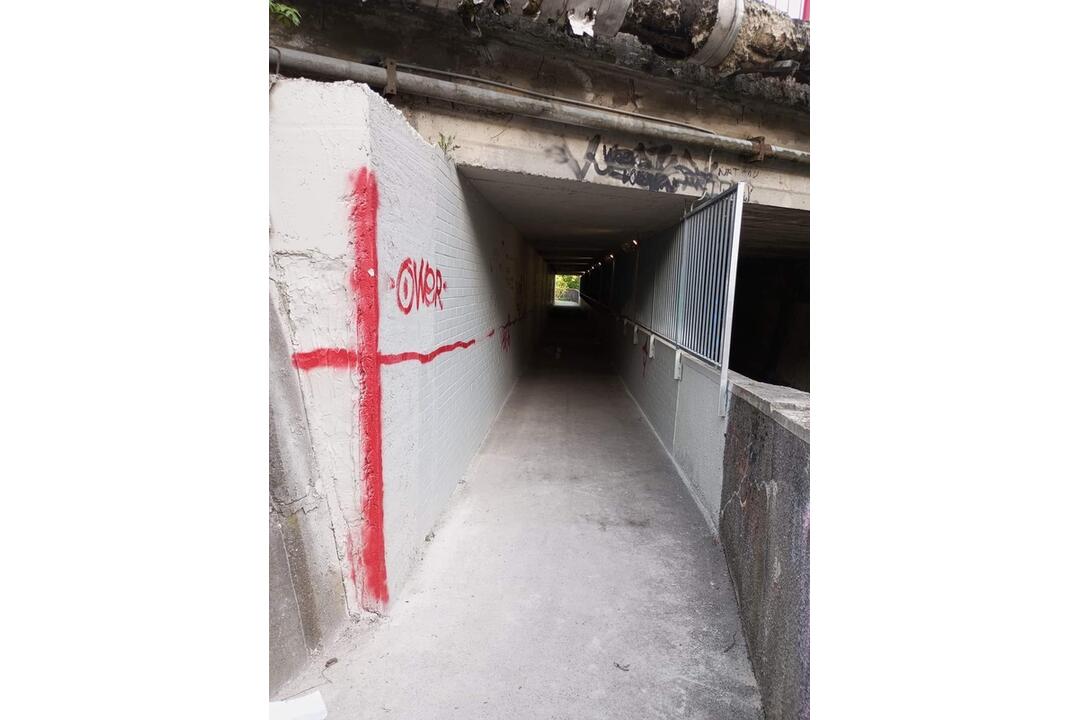 FOTO: Vandali opäť zničili podchod v Banskej Bystrici, foto 3