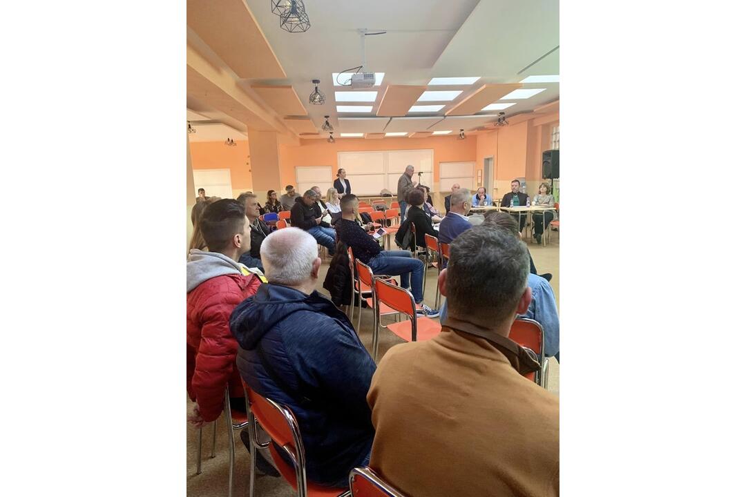 FOTO: V Banskej Bystrici diskutujú o rezidentských zónach, nie všetci sú spokojní, foto 4