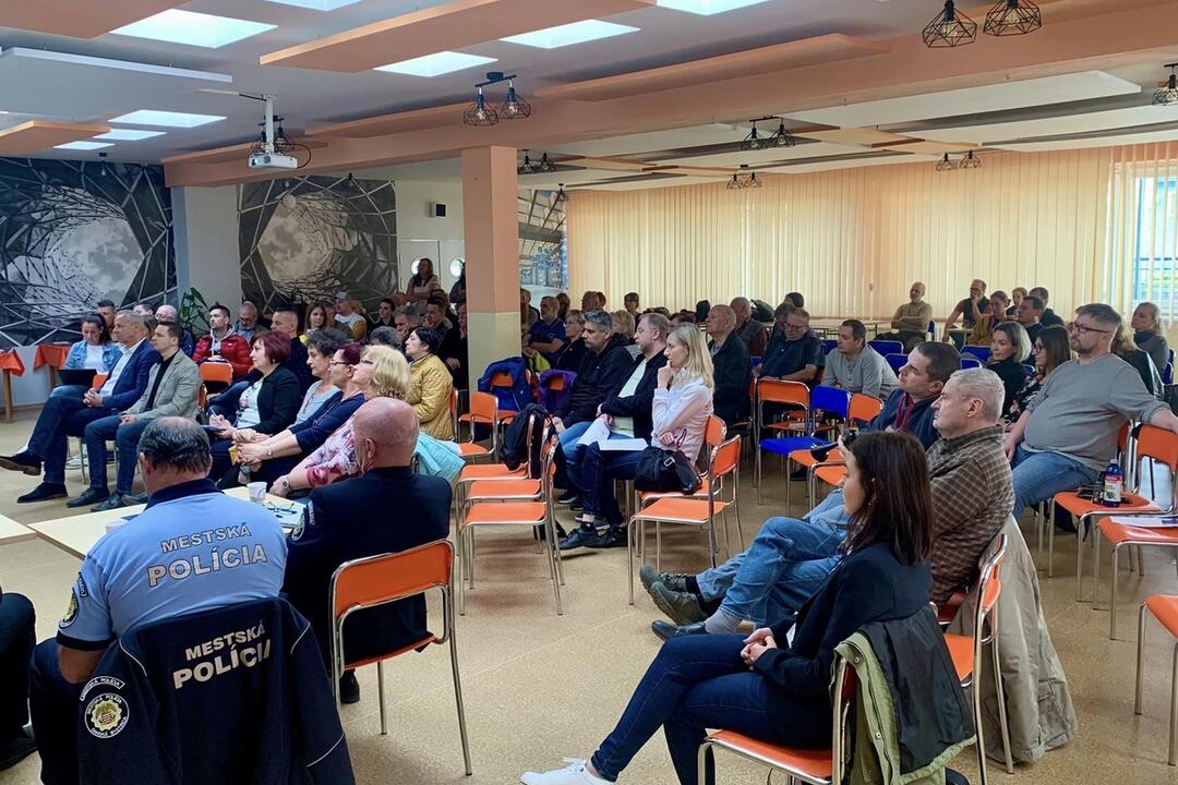 FOTO: V Banskej Bystrici diskutujú o rezidentských zónach, nie všetci sú spokojní, foto 5