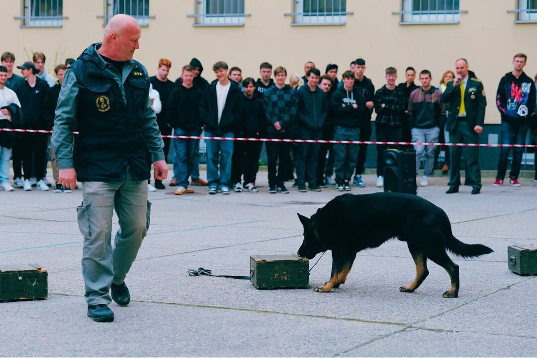 FOTO: Študenti z Banskej Bystrice boli vo väzení počas preventívnej aktivity, foto 3