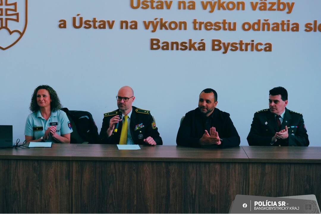 FOTO: Študenti z Banskej Bystrice boli vo väzení počas preventívnej aktivity, foto 2