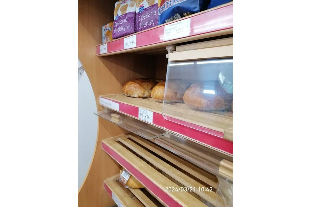 FOTO: Inšpektori v predajniach s potravinami odhalili viacero nedostatkov, foto 46