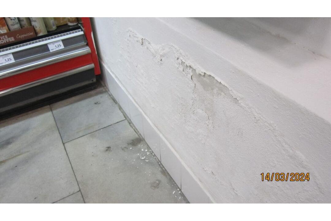 FOTO: Inšpektori v predajniach s potravinami odhalili viacero nedostatkov, foto 13