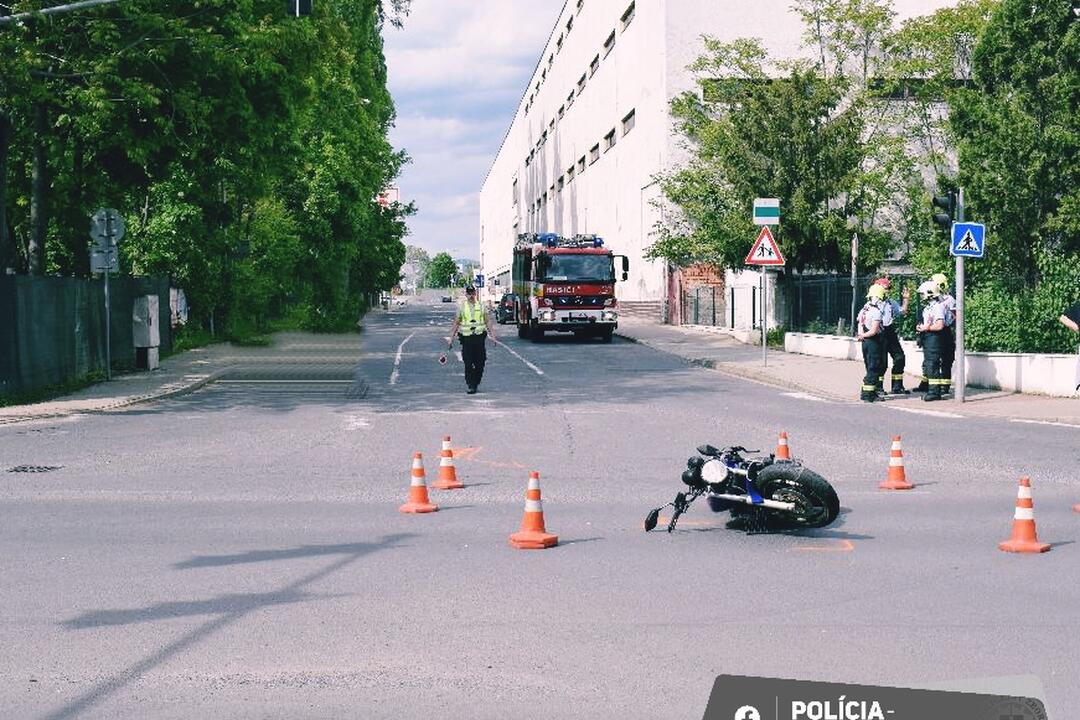 FOTO: Zdrogovaný vodič sa v Lučenci zrazil s motorkou. Už trikrát mu zakázali šoférovať, foto 3