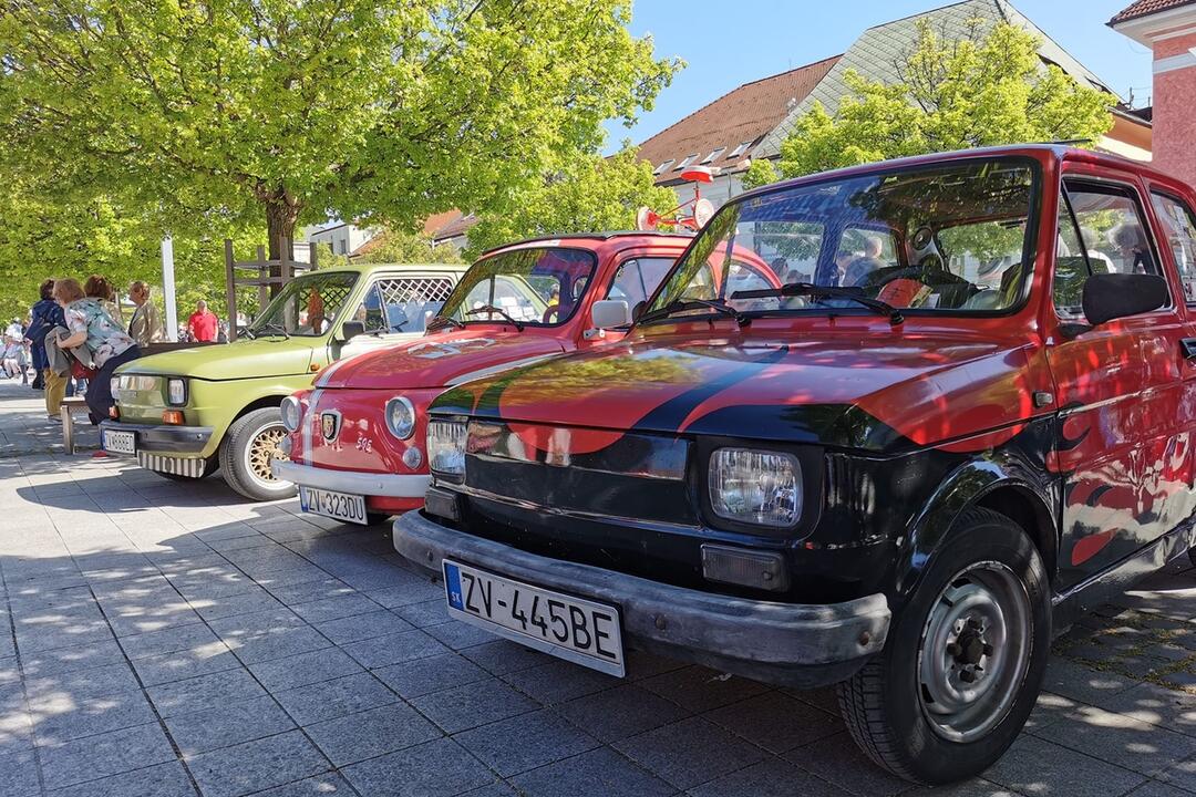 FOTO: Unikátne veterány na zvolenskom námestí. Prišli si ich obzrieť stovky ľudí, foto 13