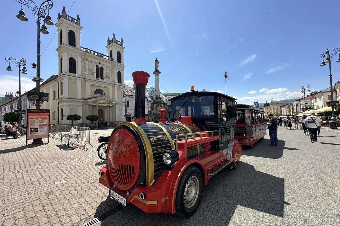 FOTO: Námestie SNP zaplavil dav ľudí. Banskobystričania si užívali bohatý program, foto 8