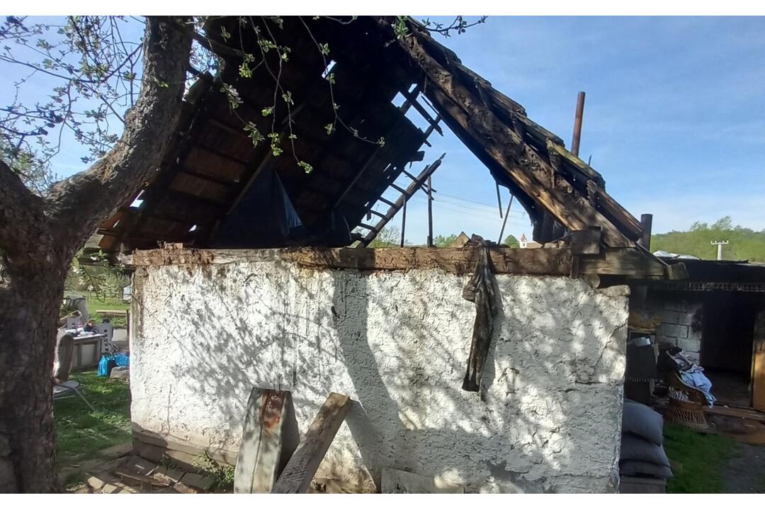 FOTO: Terézii z Prenčova zhorel dom. V ťažkej situácii jej chce pomôcť obec, foto 2