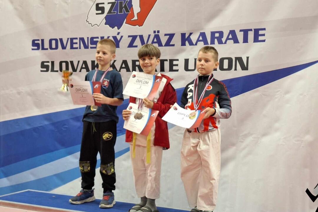 FOTO: Karate klub MŠK Žiar nad Hronom získal viaceré medaily, foto 12