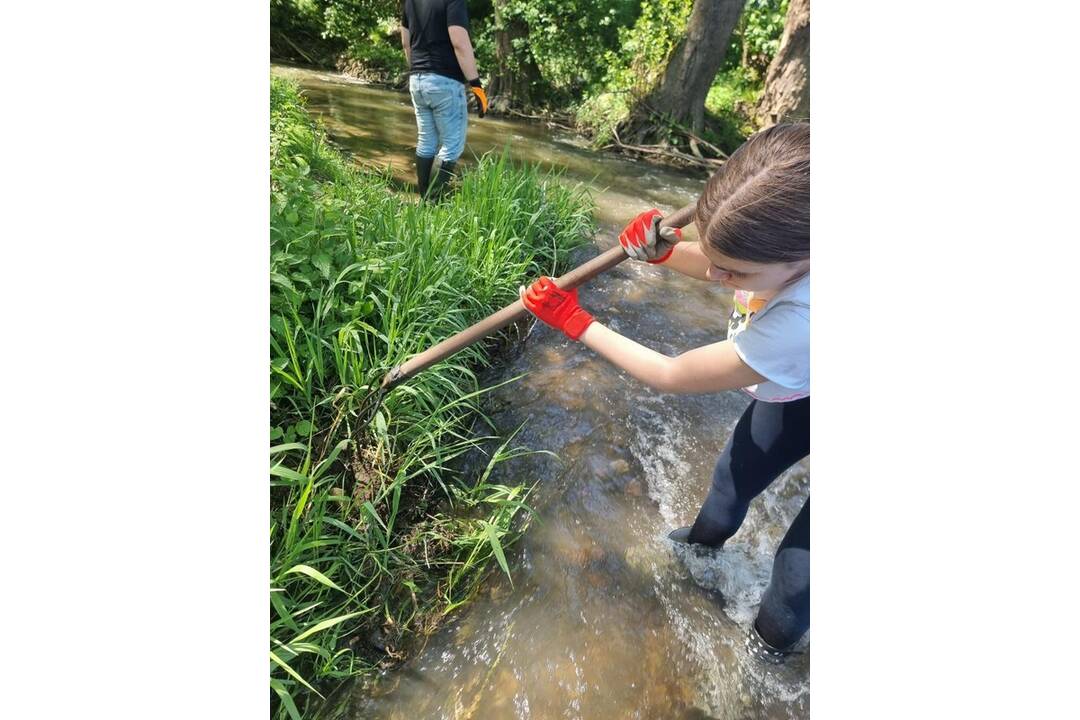FOTO: Z riek pod Poľanou sa vyzbierali 3 tony odpadu, foto 1
