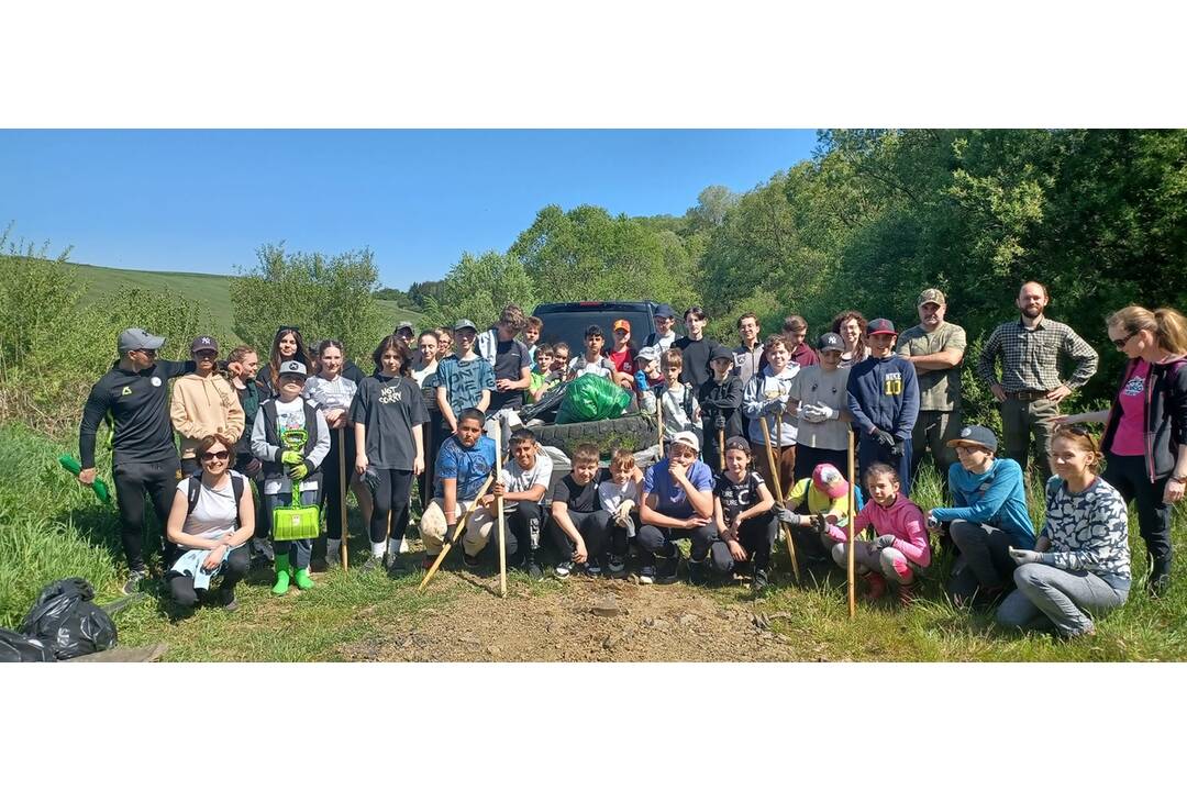 FOTO: Z riek pod Poľanou sa vyzbierali 3 tony odpadu, foto 4