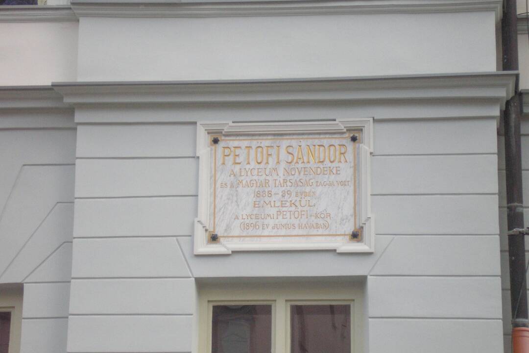 FOTO: Vnútorné priestory starej budovy v Banskej Štiavnici sa rozpadajú, foto 8