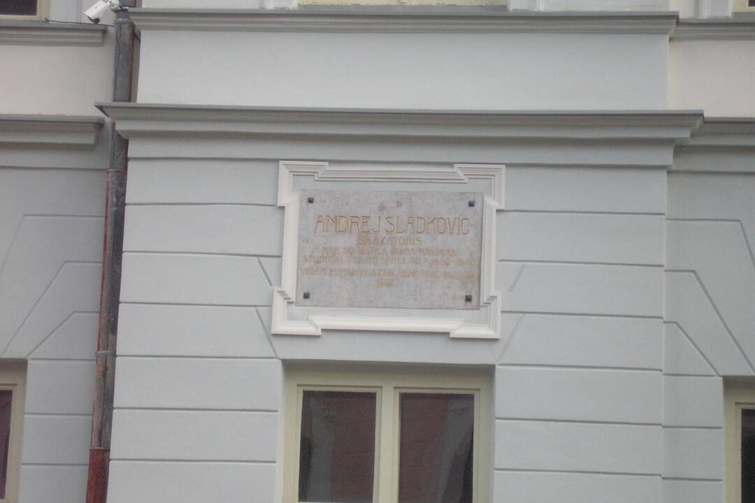 FOTO: Vnútorné priestory starej budovy v Banskej Štiavnici sa rozpadajú, foto 9