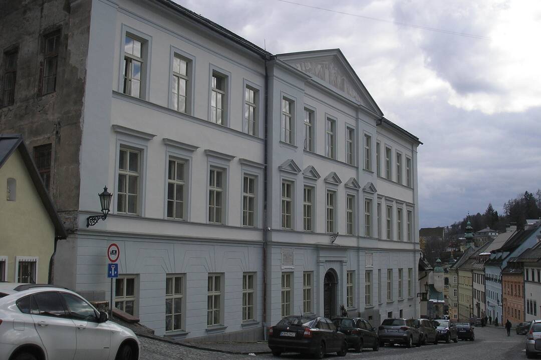 FOTO: Vnútorné priestory starej budovy v Banskej Štiavnici sa rozpadajú, foto 10