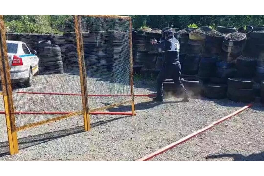 FOTO: Banskobystrická mestská polícia sa pýši úspechmi. Bodovali na streleckej súťaži, foto 3