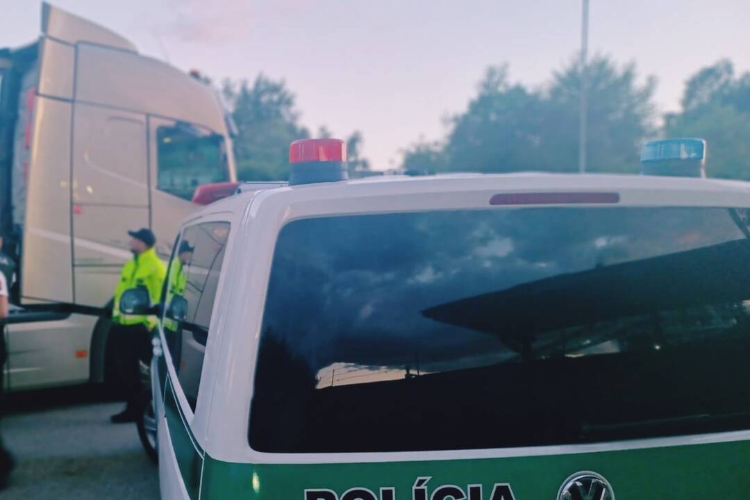 FOTO: Policajné kontroly kamiónov odhalili viaceré priestupky, foto 4