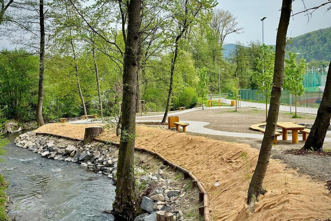 FOTO: Nová oddychová zóna v Banskej Bystrici je hotová. Čo nájdete v Tajovke? , foto 5